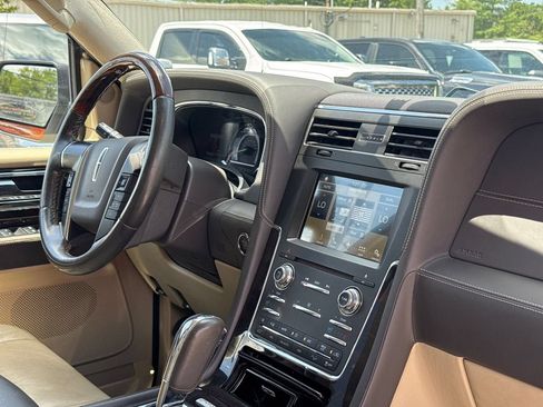 Used 2017 Lincoln Navigator Reserve AWD/4WD image 21