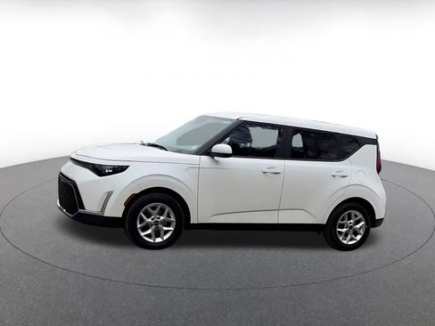Used 2025 Kia Soul LX w/ LX Technology Package FWD image 8