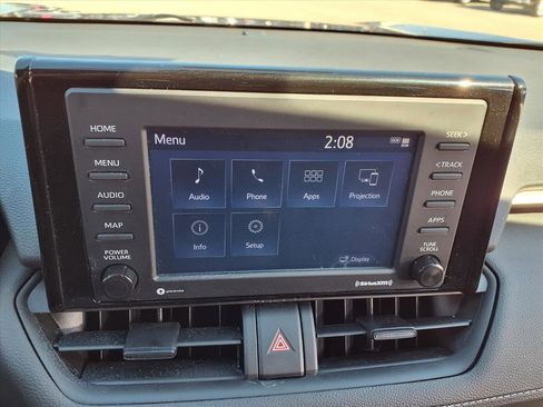 Used 2022 Toyota RAV4 XLE w/ Convenience Package image 4