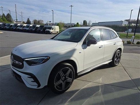 Used 2025 Mercedes-Benz GLC 350e 4MATIC image 10