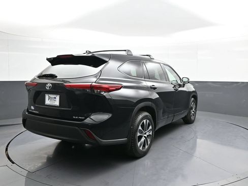 Certified 2020 Toyota Highlander XLE AWD/4WD image 6