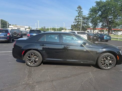 Used 2021 Chrysler 300 Touring w/ Sport Appearance Package AWD/4WD image 5