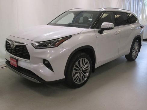 Used 2023 Toyota Highlander Platinum image 27