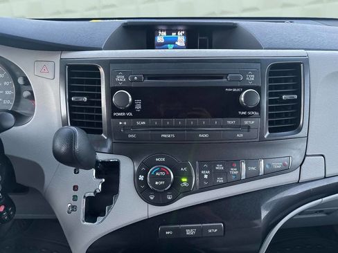 Used 2014 Toyota Sienna LE FWD image 20