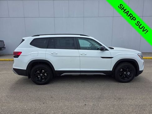 Used 2025 Volkswagen Atlas Peak Edition SE AWD/4WD image 8