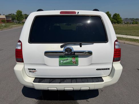 Used 2007 Toyota 4Runner SR5 AWD/4WD image 6