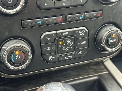 Used 2016 Ford Expedition Limited w/ Equipment Group 301A image 17