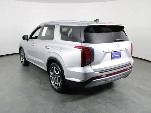 Used 2023 Hyundai Palisade Limited FWD image 16