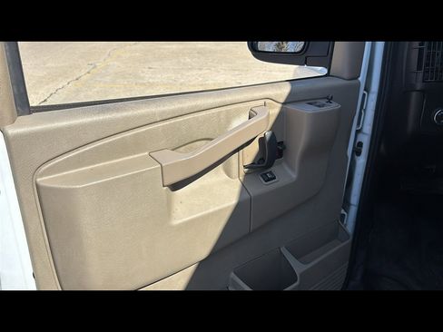 Used 2022 Chevrolet Express 2500 Extended image 8