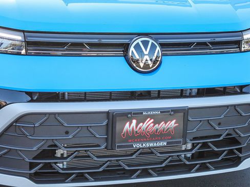 Used 2025 Volkswagen Taos SE image 5