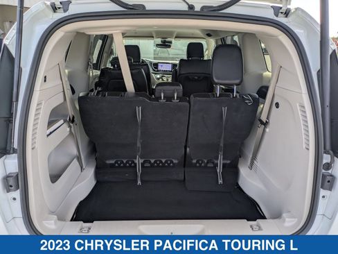 Used 2023 Chrysler Pacifica Touring-L FWD image 33