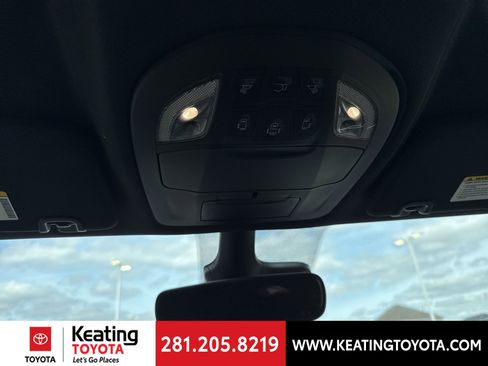 Used 2026 Chrysler Pacifica Select image 20