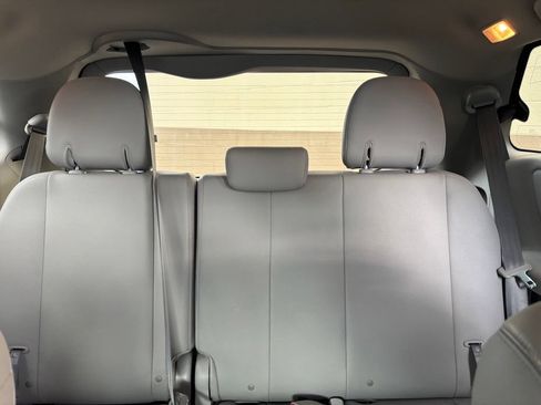 Used 2017 Toyota Sienna XLE w/ XLE Navigation Package AWD/4WD image 32
