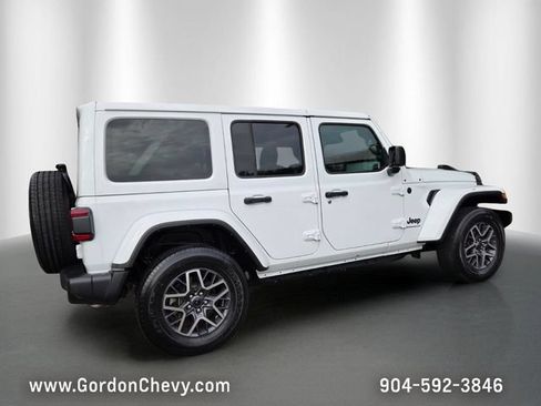 Used 2025 Jeep Wrangler Unlimited Sahara AWD/4WD image 6