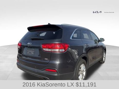 Used 2016 Kia Sorento LX w/ LX Convenience Package image 8