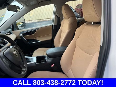 Used 2022 Toyota RAV4 LE FWD image 8