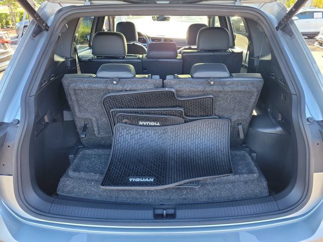 Certified 2022 Volkswagen Tiguan SE R-Line FWD image 7