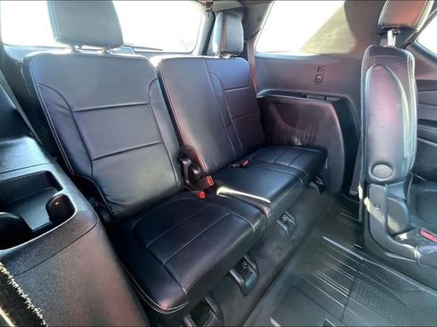 Used 2023 Chevrolet Traverse LT image 23