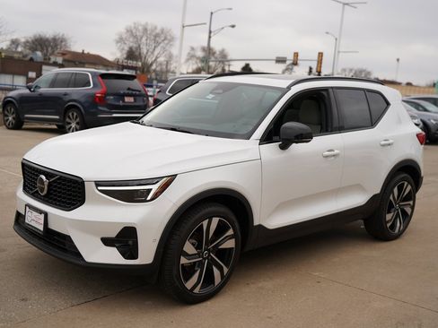 New 2025 Volvo XC40 B5 Plus w/ Protection Package Premier image 5