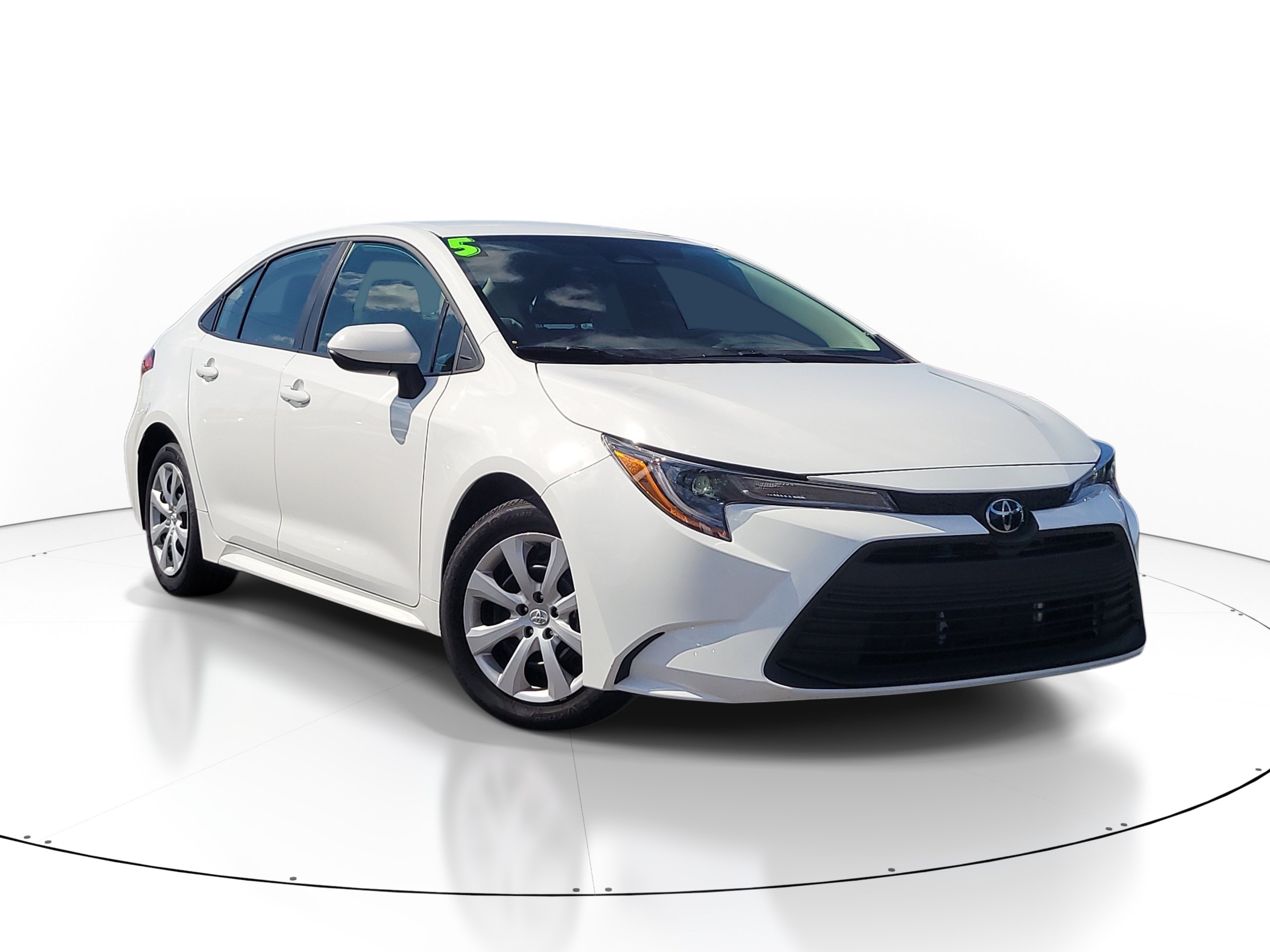 Used 2025 Toyota Corolla LE FWD image 1