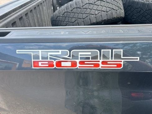Used 2021 Chevrolet Silverado 1500 LT Trail Boss w/ Convenience Package II AWD/4WD image 10