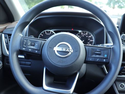 Used 2023 Nissan Rogue SV FWD image 26