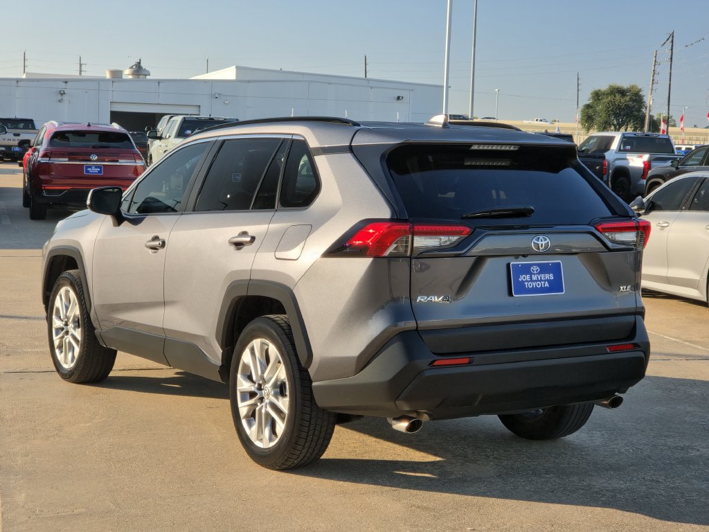 Used 2025 Toyota RAV4 XLE Premium FWD image 7