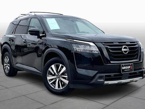 Certified 2023 Nissan Pathfinder SL w/ Black Appearance Package image 3