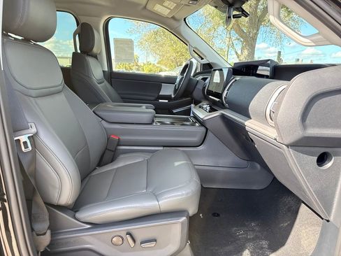 New 2026 Ford Expedition Active image 23