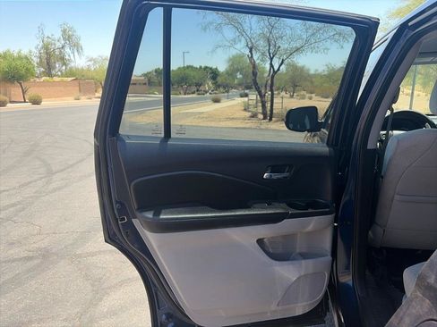 Used 2017 Honda Pilot EX image 25