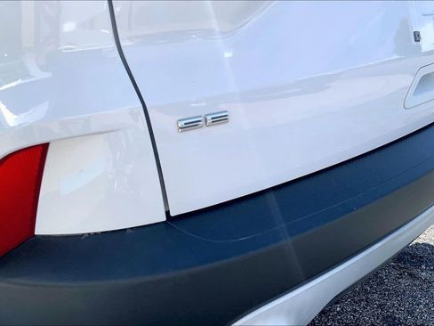 Used 2020 Ford Escape SE AWD/4WD image 6