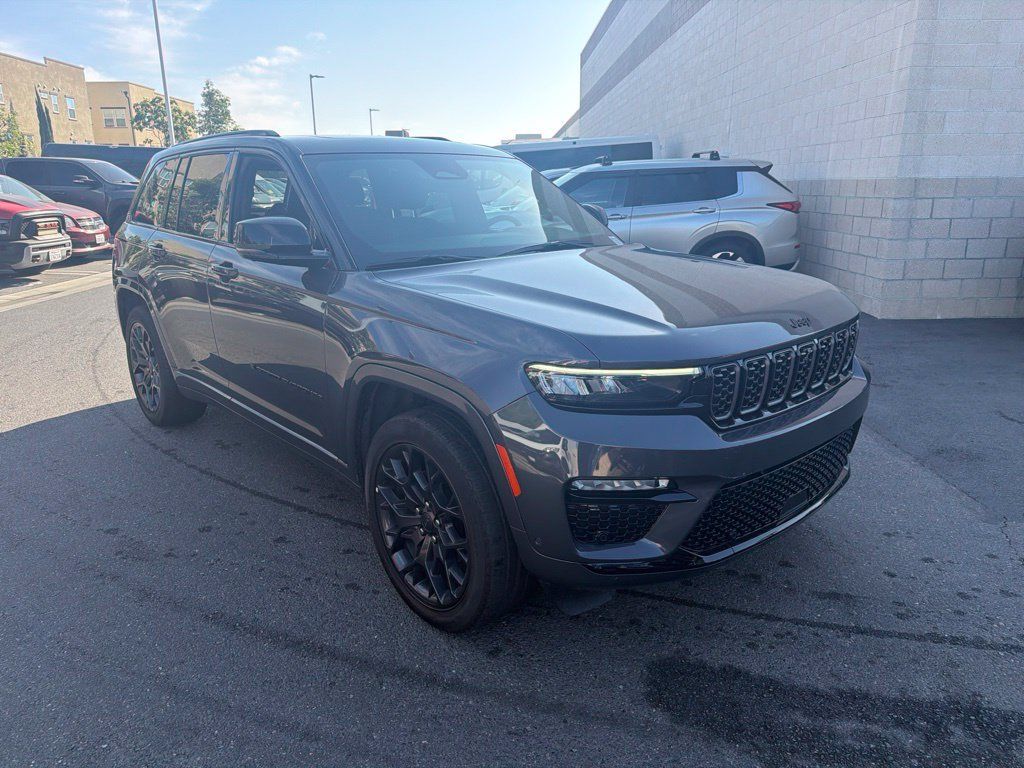 Used 2025 Jeep Grand Cherokee Summit w/ Obsidian Package AWD/4WD image 7