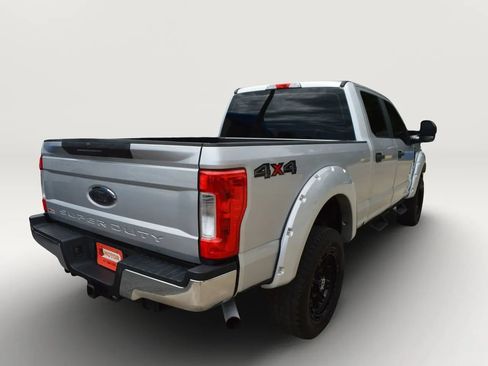 Used 2018 Ford F250 XL w/ Power Equipment Group AWD/4WD image 10
