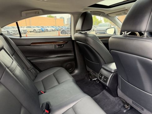 Used 2015 Lexus ES 350 w/ Premium Package FWD image 36