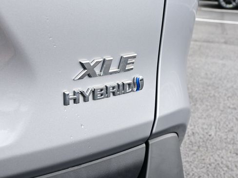 Used 2021 Toyota RAV4 XLE w/ Convenience Package AWD/4WD image 9