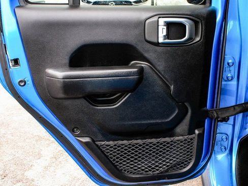 Used 2022 Jeep Gladiator Willys image 10