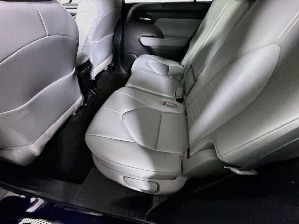 Used 2025 Toyota Highlander XLE AWD/4WD image 28