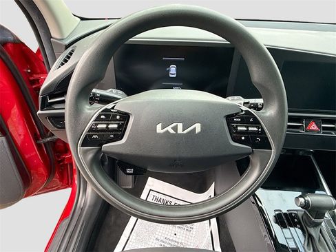 Used 2023 Kia Niro LX image 11