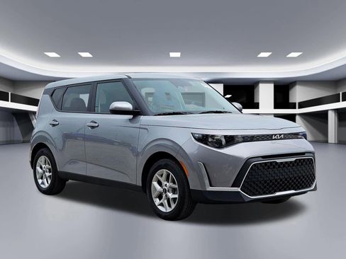 Certified 2025 Kia Soul LX w/ LX Technology Package FWD image 7