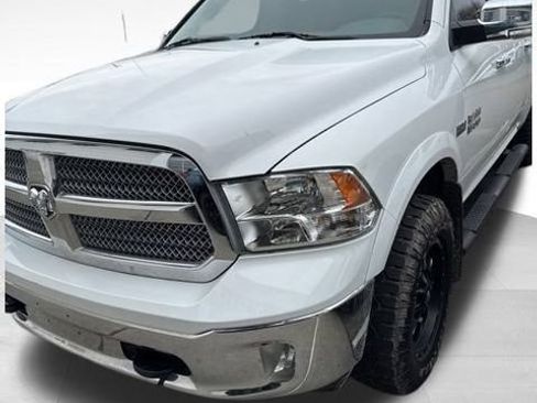 Used 2018 RAM 1500 SLT image 3