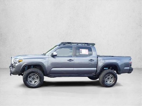 Used 2022 Toyota Tacoma TRD Off-Road w/ TRD Premium Off Road Package AWD/4WD image 2