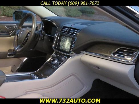 Used 2018 Lincoln Continental Select w/ Continental Climate Package image 6