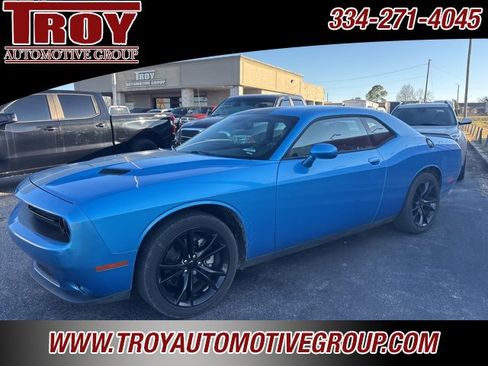Used 2016 Dodge Challenger SXT Plus image 3