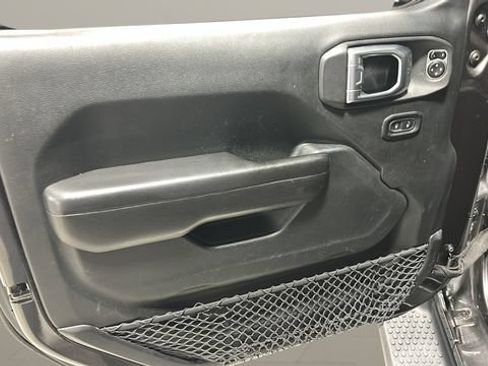 Used 2018 Jeep Wrangler Unlimited Rubicon w/ Steel Bumper Group AWD/4WD image 9