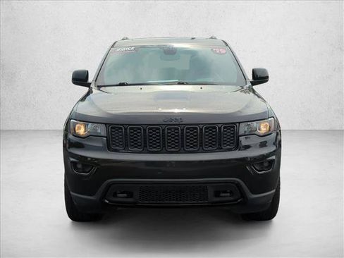 Used 2019 Jeep Grand Cherokee Laredo RWD image 2