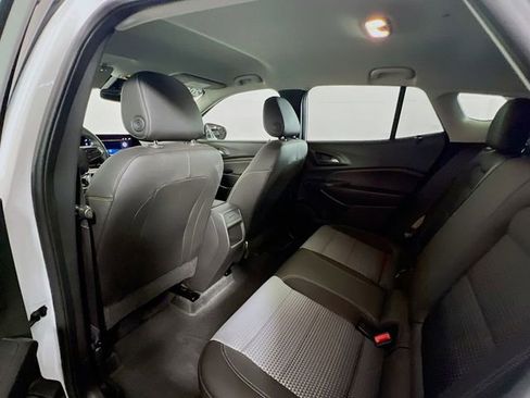 Used 2025 Chevrolet Trax LT w/ LT Convenience Package image 19