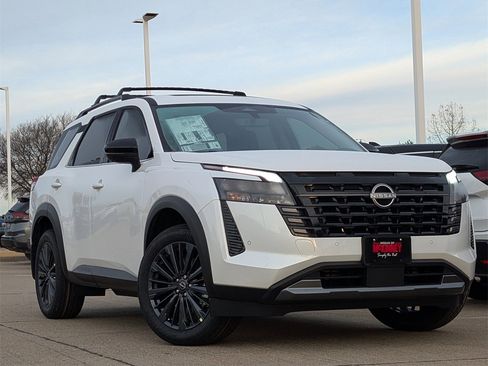 New 2026 Nissan Pathfinder SL image 2