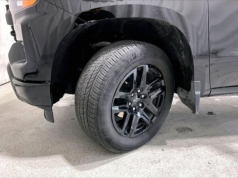 Used 2025 Chevrolet Silverado 1500 Custom w/ LPO, Dark Essentials Package image 20