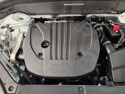 Used 2025 Volvo XC90 B5 Plus image 33