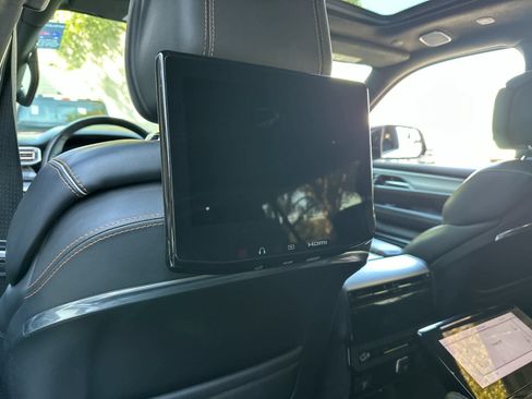 Used 2023 Jeep Grand Wagoneer L Series III w/ Rear Seat Video Group 1 AWD/4WD image 16